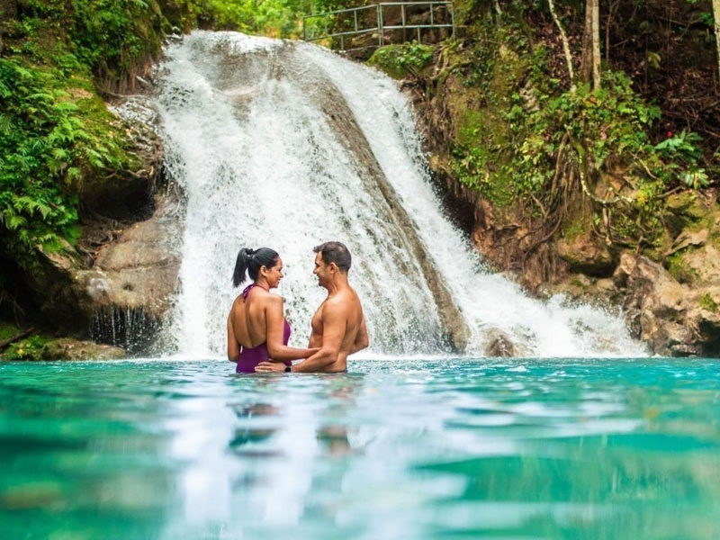 irie-excursions-and-tours-attractions-blue-hole-copule