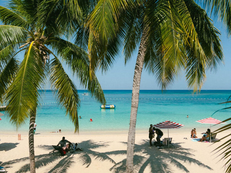 dtours-jamaica-attractions-doctors-cave-beach-1