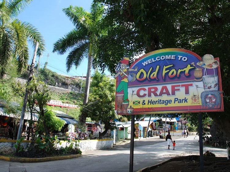 dtours-jamaica-attractions-hipstrip-craft-market-and-shopping-3