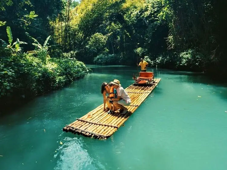 dtours-jamaica-attractions-martha-brae-rafting-5