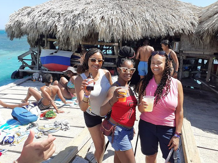 dtours-jamaica-attractions-pelican-bar-4