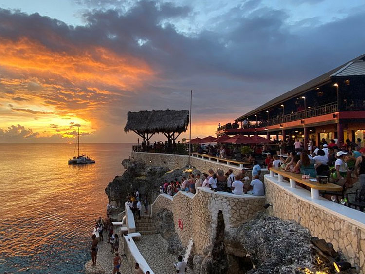 dtours-jamaica-attractions-ricks-cafe-shopping-negril-2